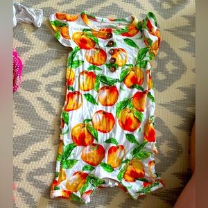 Posh peanut romper peaches 🍑 9-12 months! Perfect condition